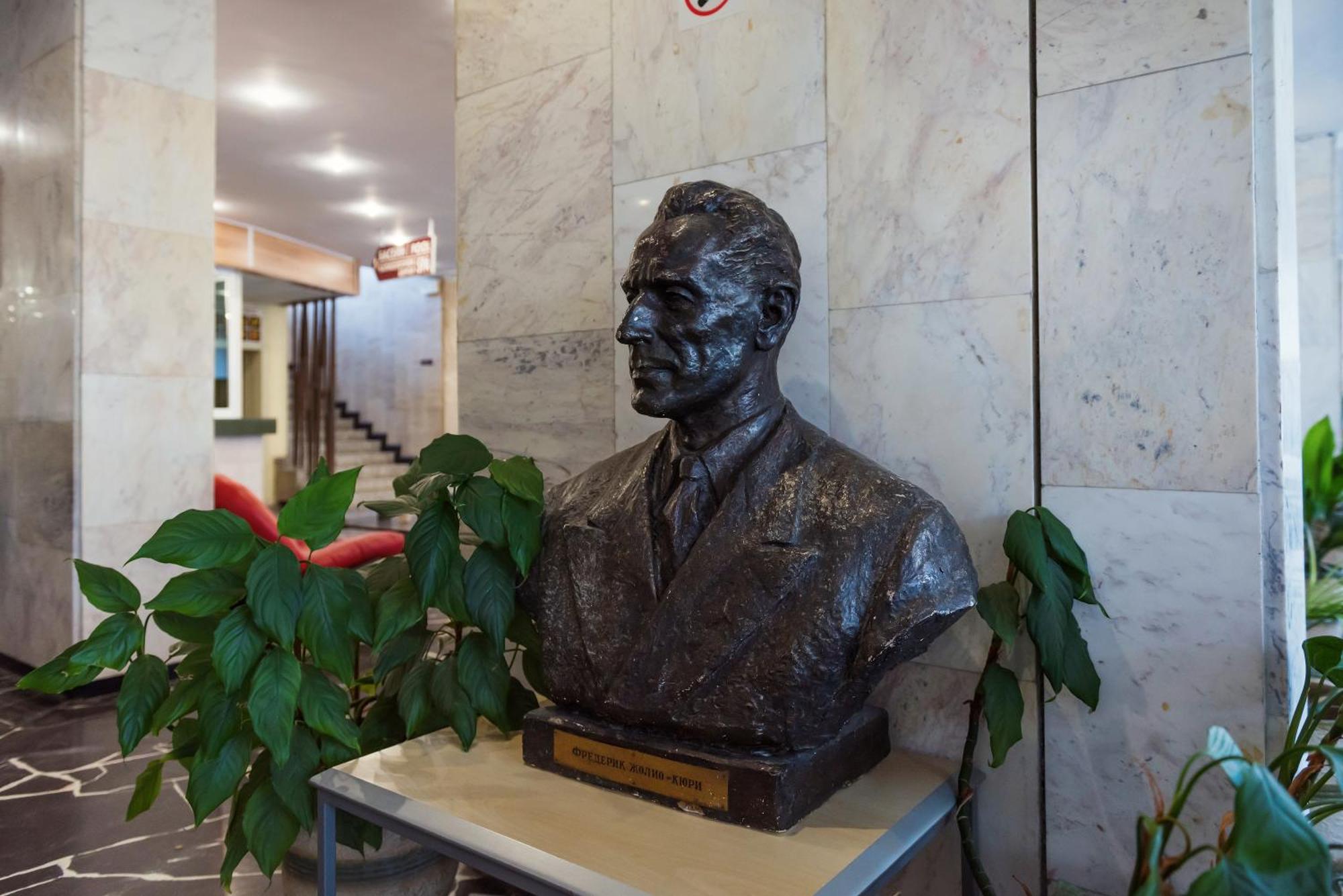 International Home Of Scientists Joliot Curie Saints Constantine and Helena Luaran gambar